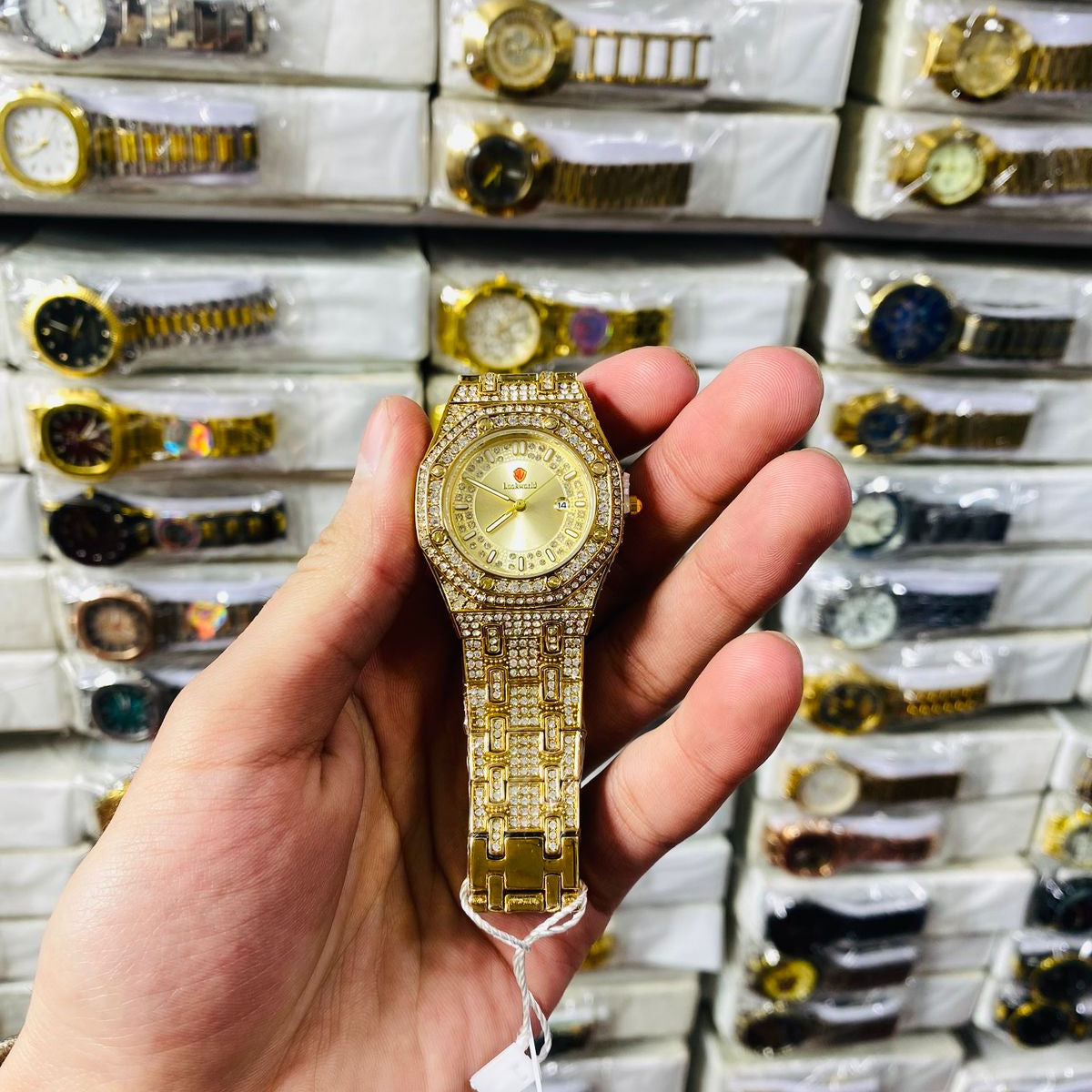 Luxury Gold Diamond-Studded Wrist Watch – Premium Designer Style Quartz Watch for Men & Women